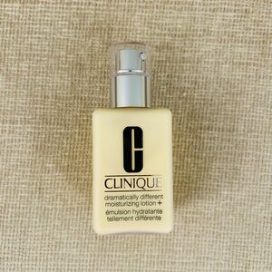 Brand new Clinique Dramatically Different Moisturizing Lotion  - size 4.2 oz